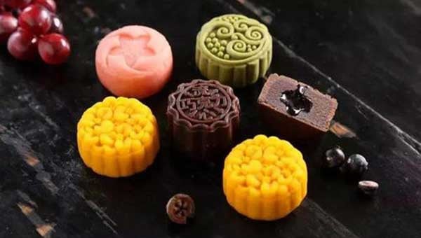 What Are Traditional Foods for Mid-Autumn Festival? Top 10 Moon